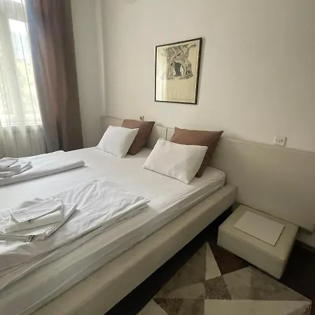 Romana Apartment *